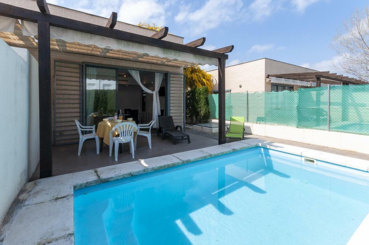 Villa Premium 17 à Les Deveses Extérieur photo